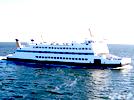 Open het type veerboot 975 passagiers en 55 auto's